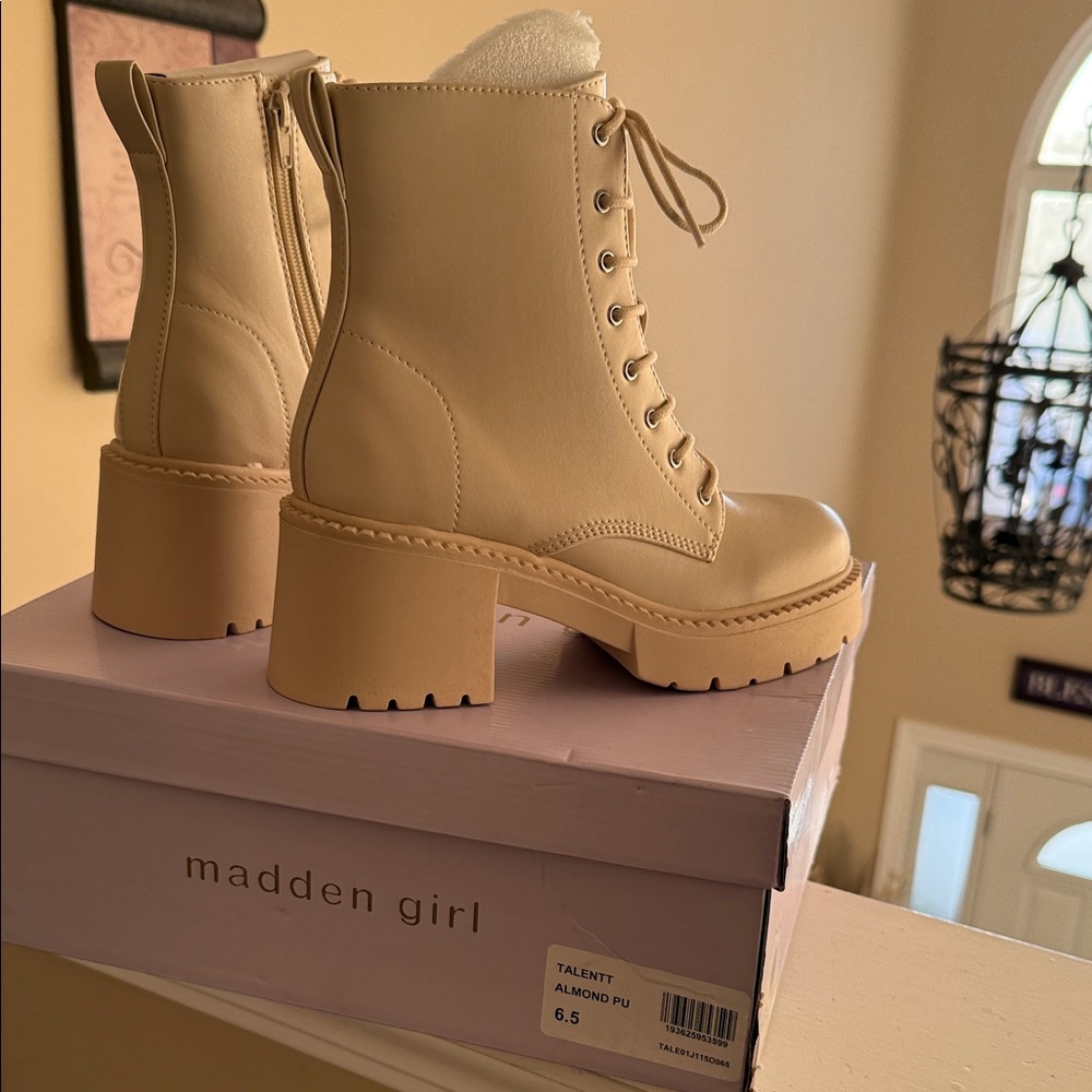 Madden Girl Women's Lace-Up Almond Boots